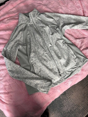 NWOT Athleta Women's light green workout jacket